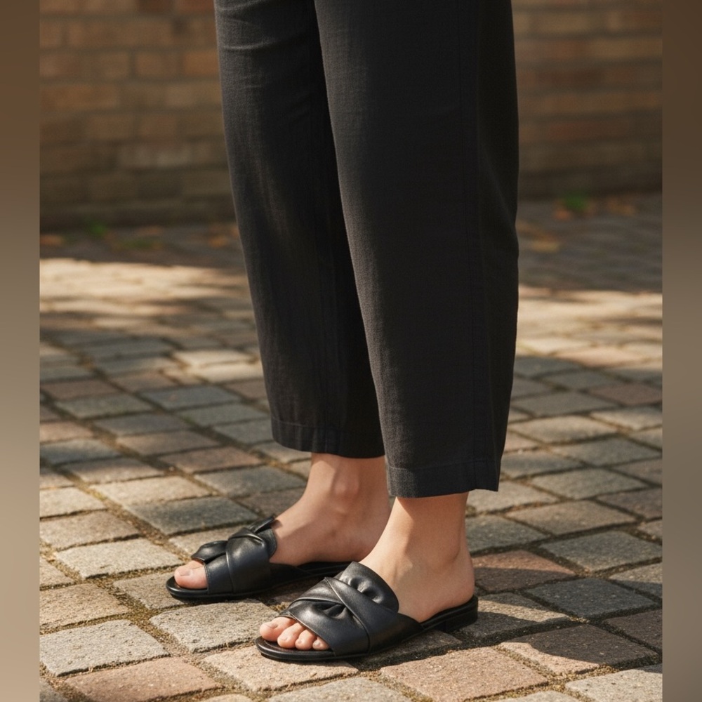 UNISA Black Sandal SZ 7.5 Women Bow Slide Patent Leather Summer Casual Resort